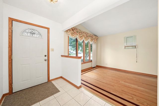 8410 S 78th Avenue, Bridgeview, IL 60455
