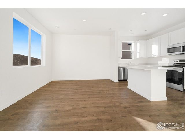 3864 Pinnacles Ct, Evans, CO 80620