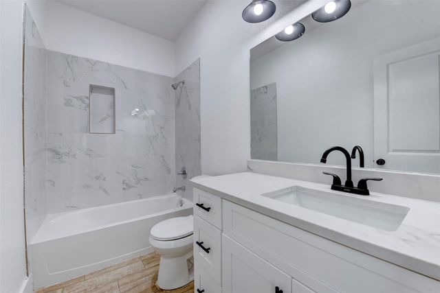 5121 Southwind Street B, Houston, TX 77033