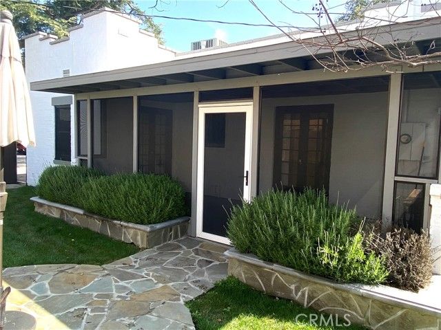 291 N 6th Avenue, Upland, CA 91786