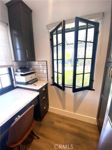 291 N 6th Avenue, Upland, CA 91786