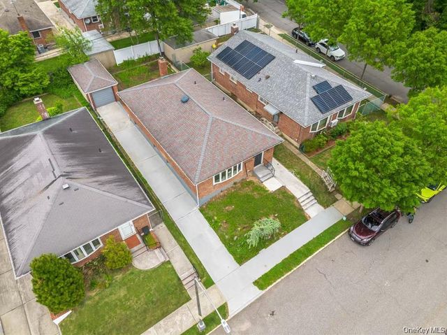 22659 76th Road, Oakland Gardens, NY 11364