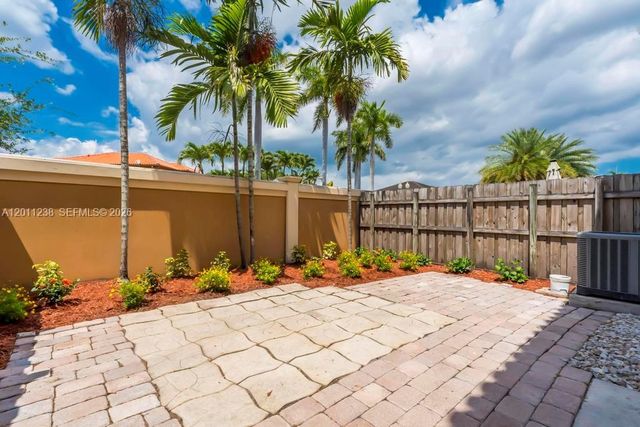 15213 SW 30th Ter, Miami, FL 33185