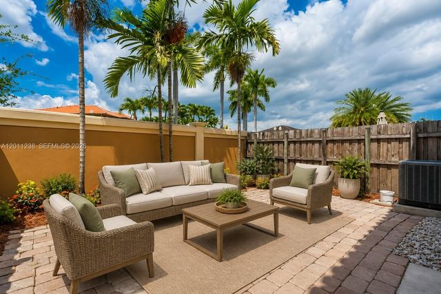 15213 SW 30th Ter, Miami, FL 33185