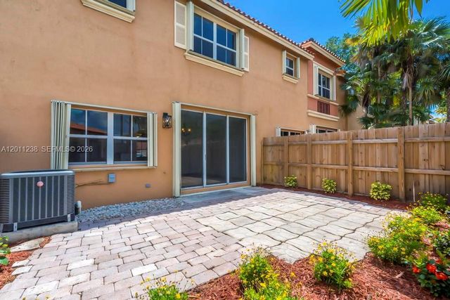 15213 SW 30th Ter, Miami, FL 33185