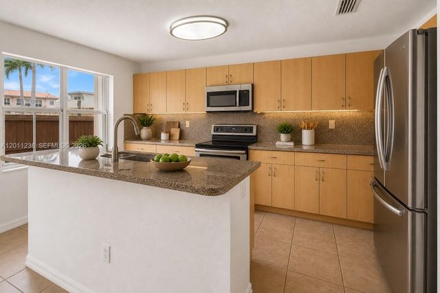 15213 SW 30th Ter, Miami, FL 33185