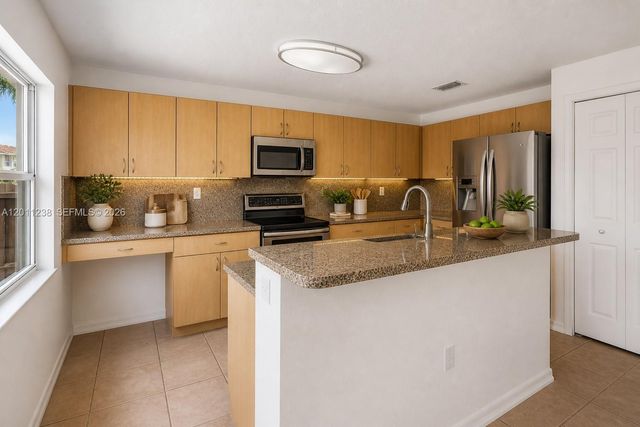 15213 SW 30th Ter, Miami, FL 33185