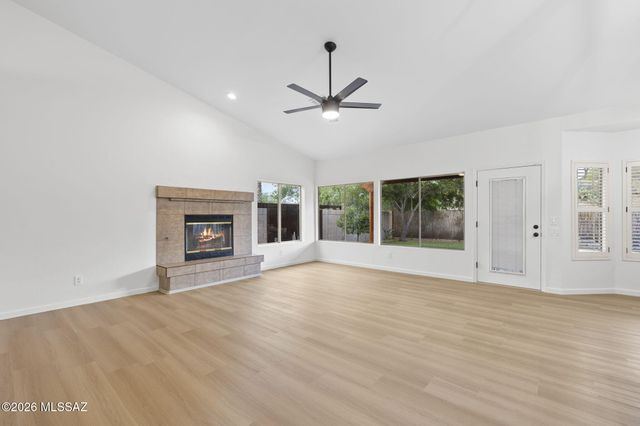 10632 E Barclay Park Loop, Tucson, AZ 85748