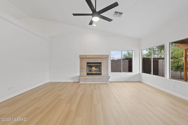 10632 E Barclay Park Loop, Tucson, AZ 85748