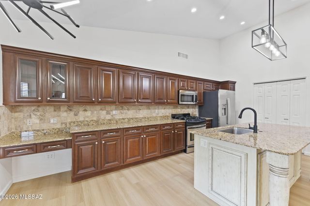 10632 E Barclay Park Loop, Tucson, AZ 85748