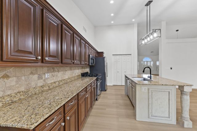 10632 E Barclay Park Loop, Tucson, AZ 85748