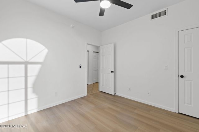 10632 E Barclay Park Loop, Tucson, AZ 85748