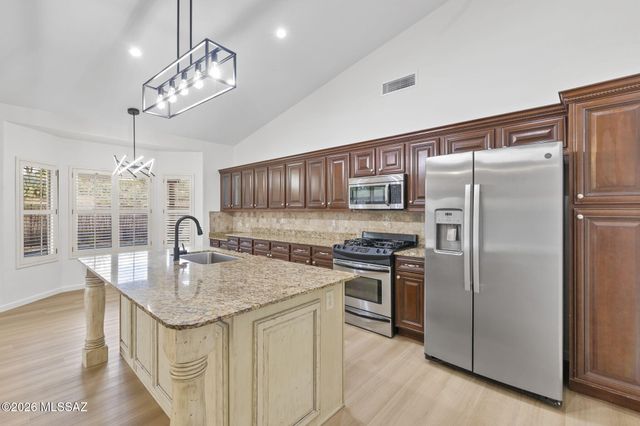 10632 E Barclay Park Loop, Tucson, AZ 85748