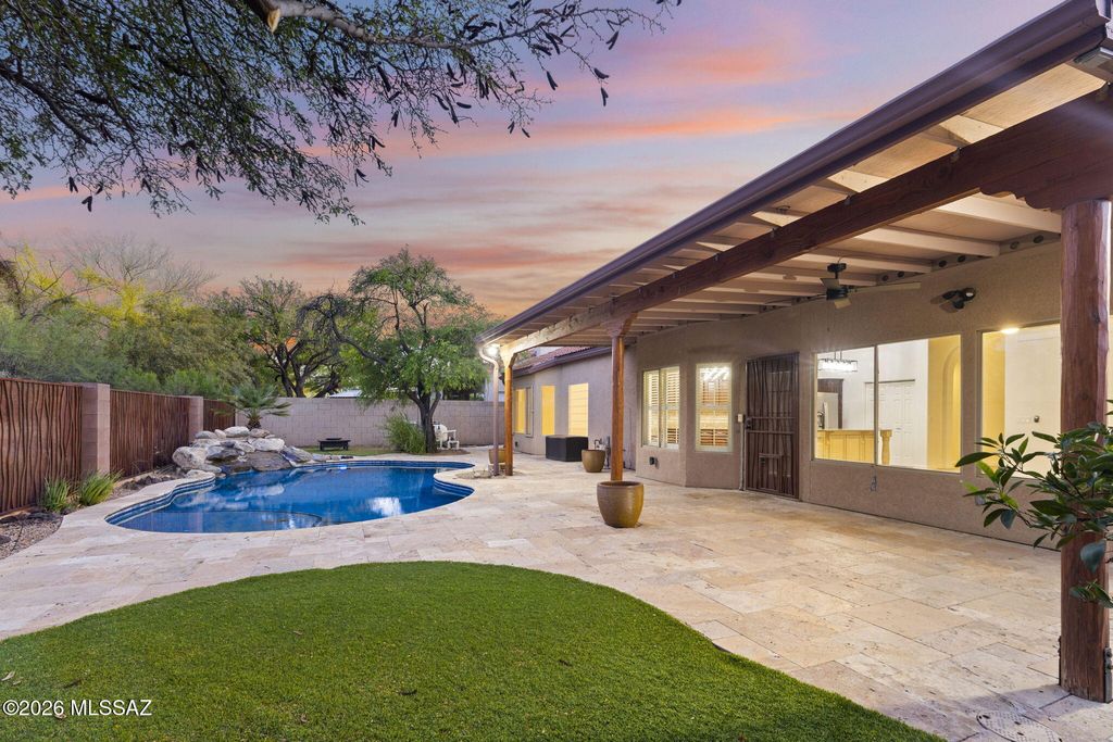 10632 E Barclay Park Loop, Tucson, AZ 85748