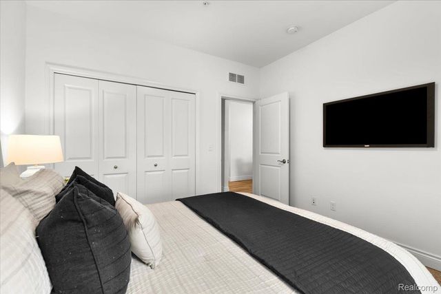 48510 Bridge Way 563, Canton Charter Township, MI 48188