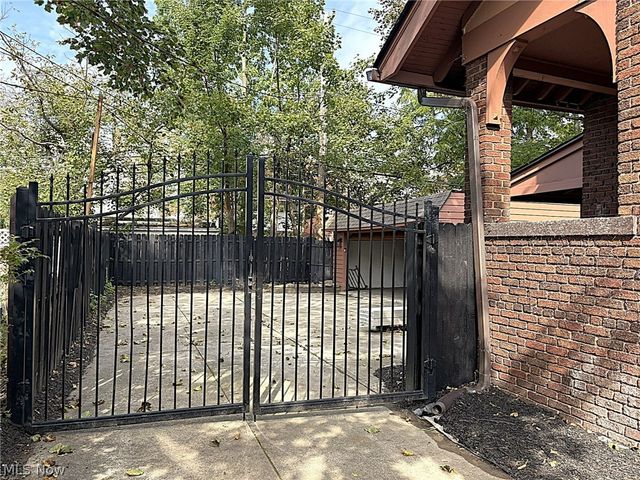 19625 Chagrin Boulevard, Shaker Heights, OH 44122