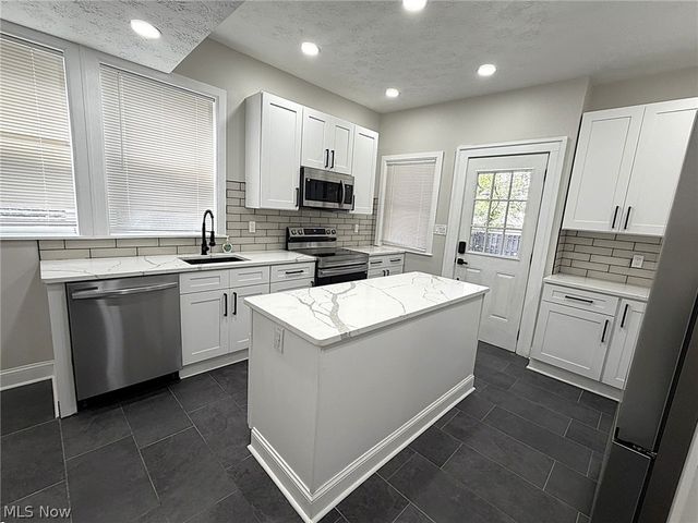 19625 Chagrin Boulevard, Shaker Heights, OH 44122