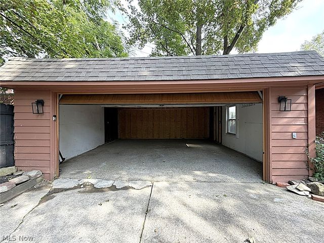 19625 Chagrin Boulevard, Shaker Heights, OH 44122
