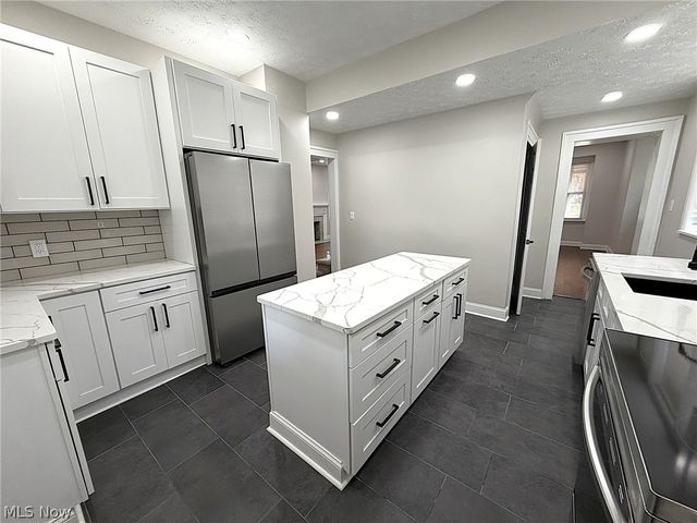 19625 Chagrin Boulevard, Shaker Heights, OH 44122