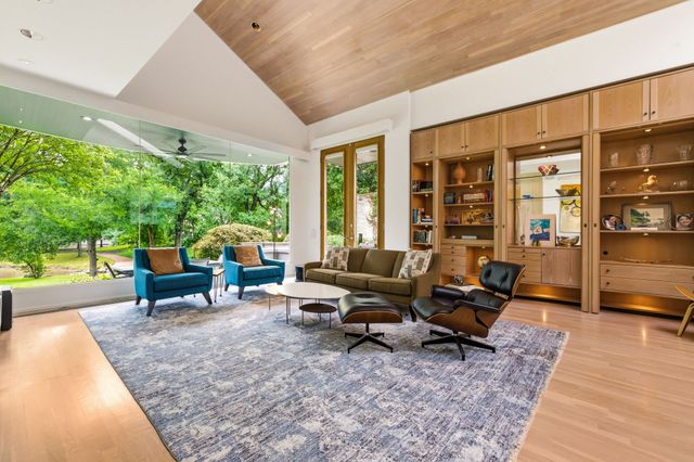9 Hallshire Court, Dallas, TX 75225