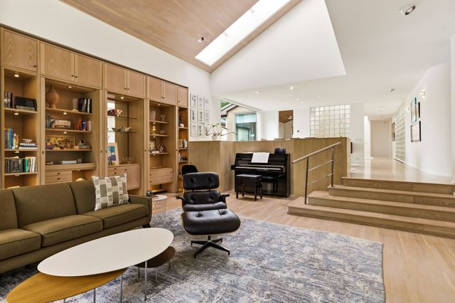 9 Hallshire Court, Dallas, TX 75225