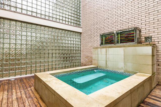 9 Hallshire Court, Dallas, TX 75225