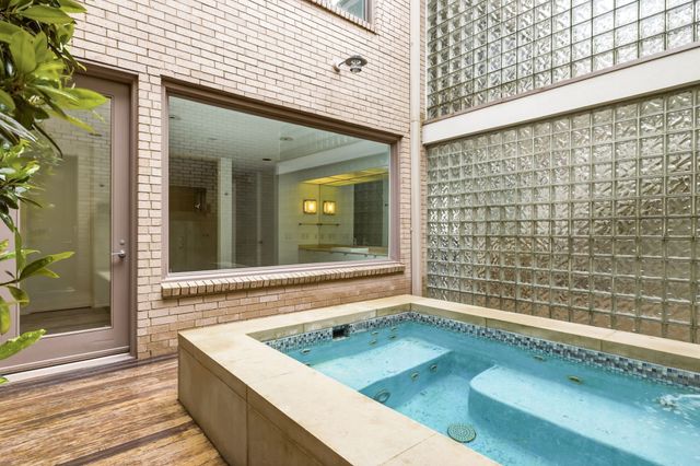 9 Hallshire Court, Dallas, TX 75225
