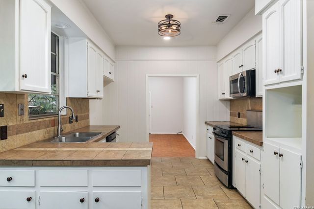 3023 COLONY DR, San Antonio, TX 78230