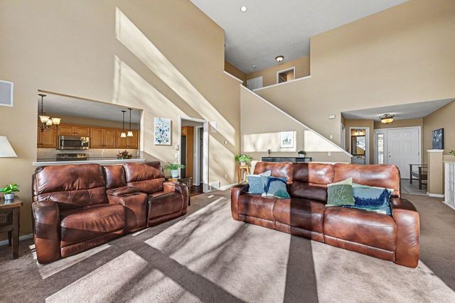 1467 Summit Shores E, Burnsville, MN 55306