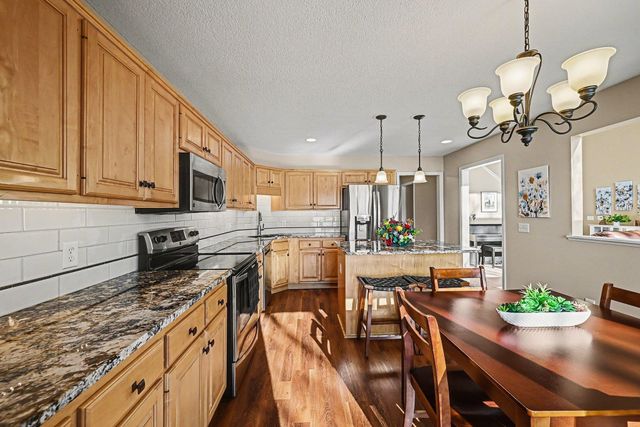 1467 Summit Shores E, Burnsville, MN 55306