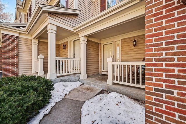 1467 Summit Shores E, Burnsville, MN 55306