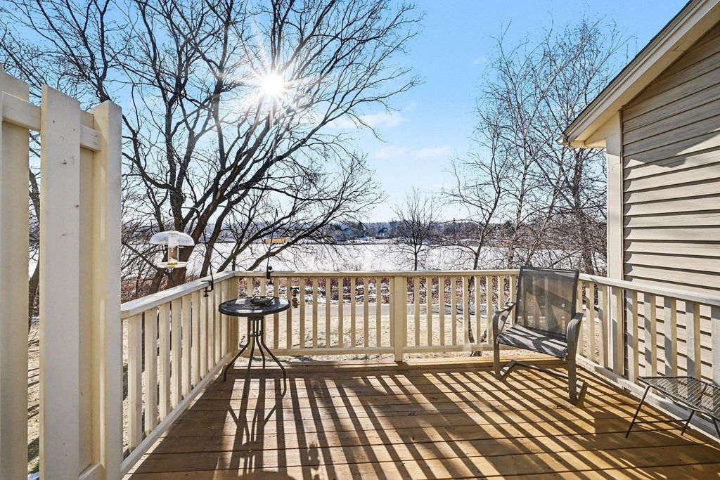 1467 Summit Shores E, Burnsville, MN 55306