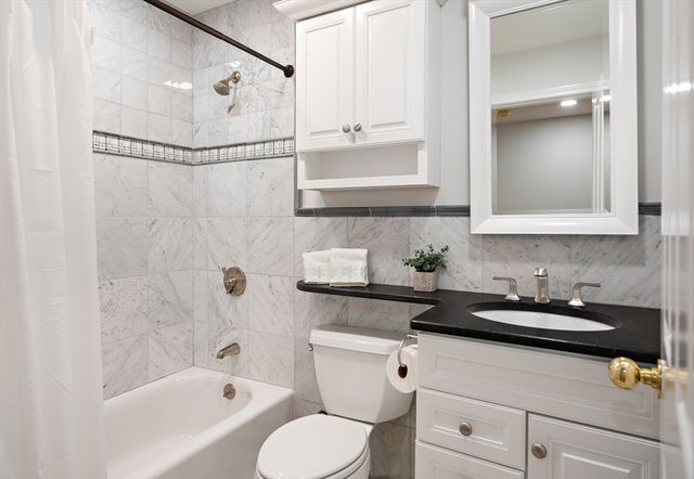 4 Charlesgate E 201, Boston, MA 02215