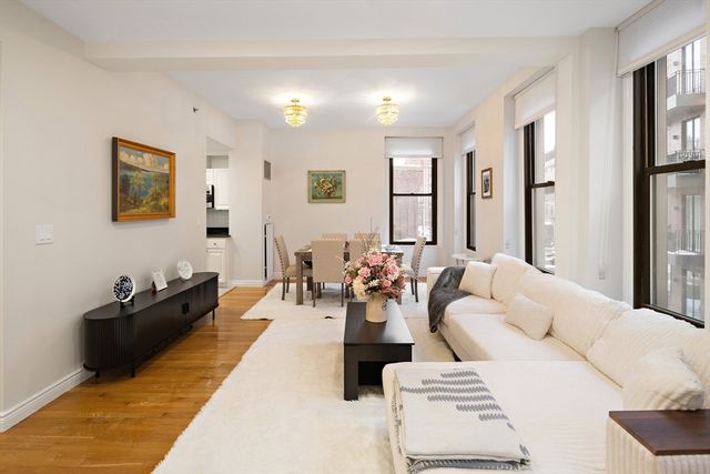 4 Charlesgate E 201, Boston, MA 02215