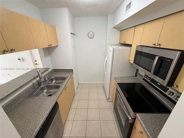 2240 E Preserve Way 302, Miramar, FL 33025
