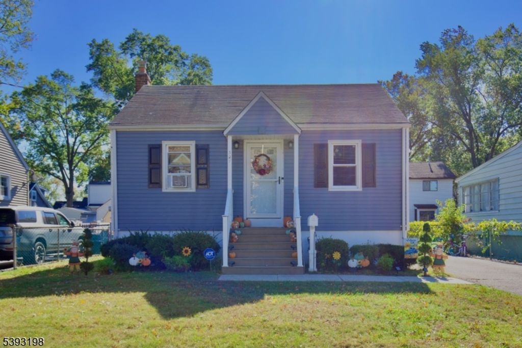 327 Roosevelt Ln, Kenilworth Boro, NJ 07033
