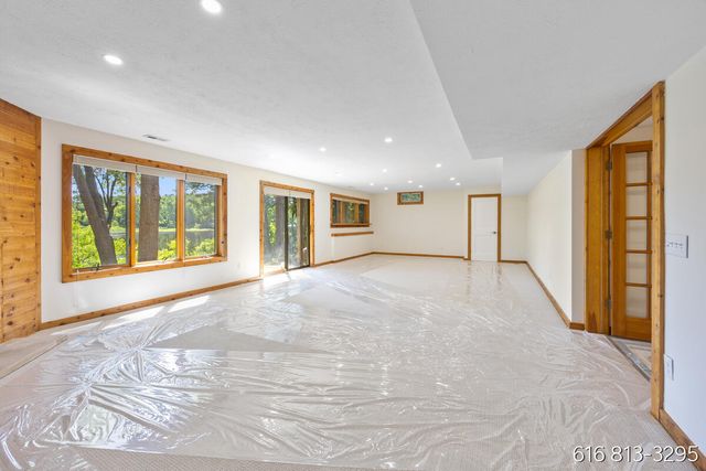 1860 Beard Drive SE, Grand Rapids, MI 49546
