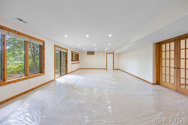 1860 Beard Drive SE, Grand Rapids, MI 49546