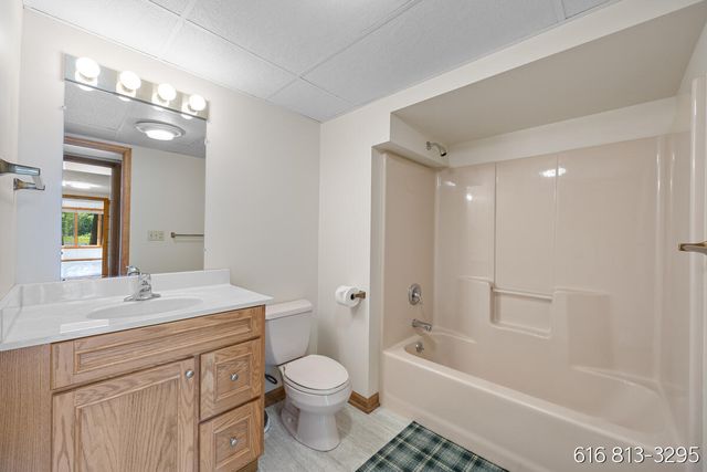 1860 Beard Drive SE, Grand Rapids, MI 49546