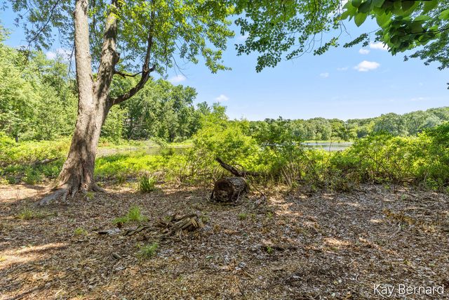 1860 Beard Drive SE, Grand Rapids, MI 49546