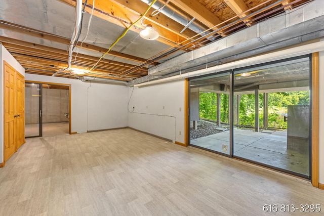 1860 Beard Drive SE, Grand Rapids, MI 49546