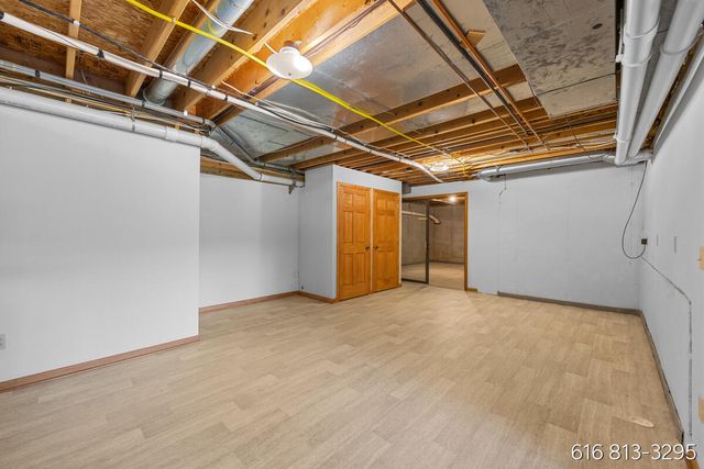 1860 Beard Drive SE, Grand Rapids, MI 49546