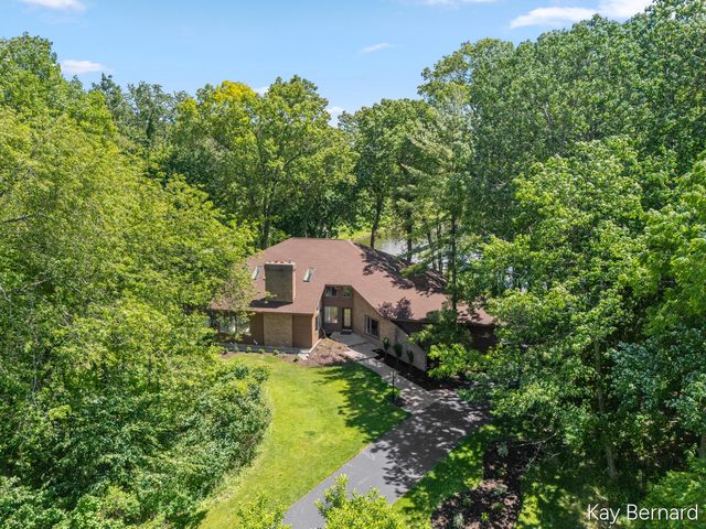 1860 Beard Drive SE, Grand Rapids, MI 49546