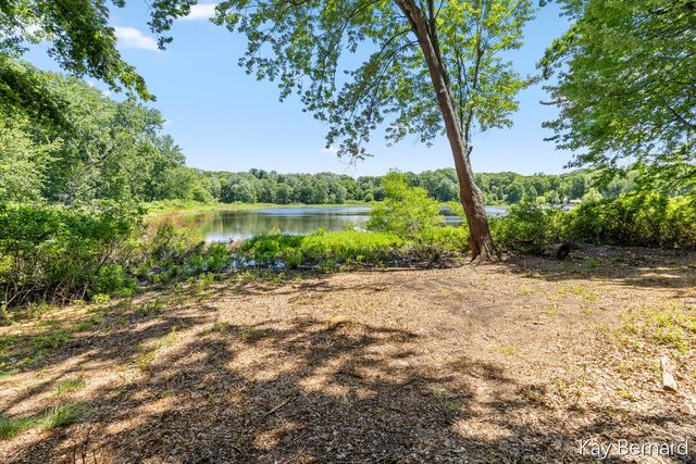 1860 Beard Drive SE, Grand Rapids, MI 49546