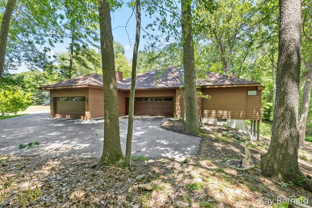 1860 Beard Drive SE, Grand Rapids, MI 49546