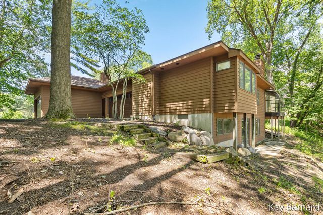1860 Beard Drive SE, Grand Rapids, MI 49546