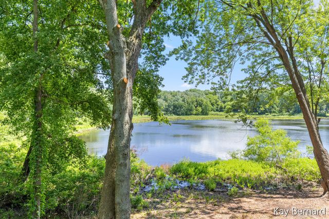 1860 Beard Drive SE, Grand Rapids, MI 49546