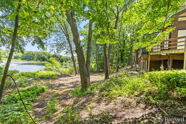 1860 Beard Drive SE, Grand Rapids, MI 49546