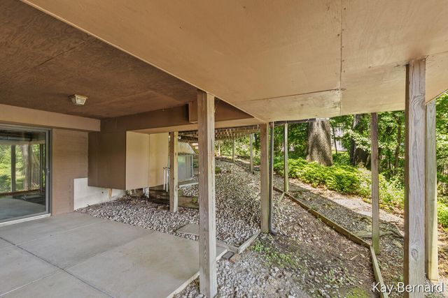 1860 Beard Drive SE, Grand Rapids, MI 49546