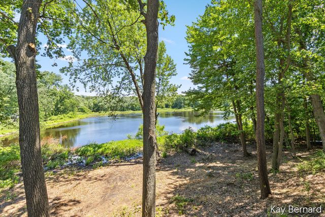 1860 Beard Drive SE, Grand Rapids, MI 49546